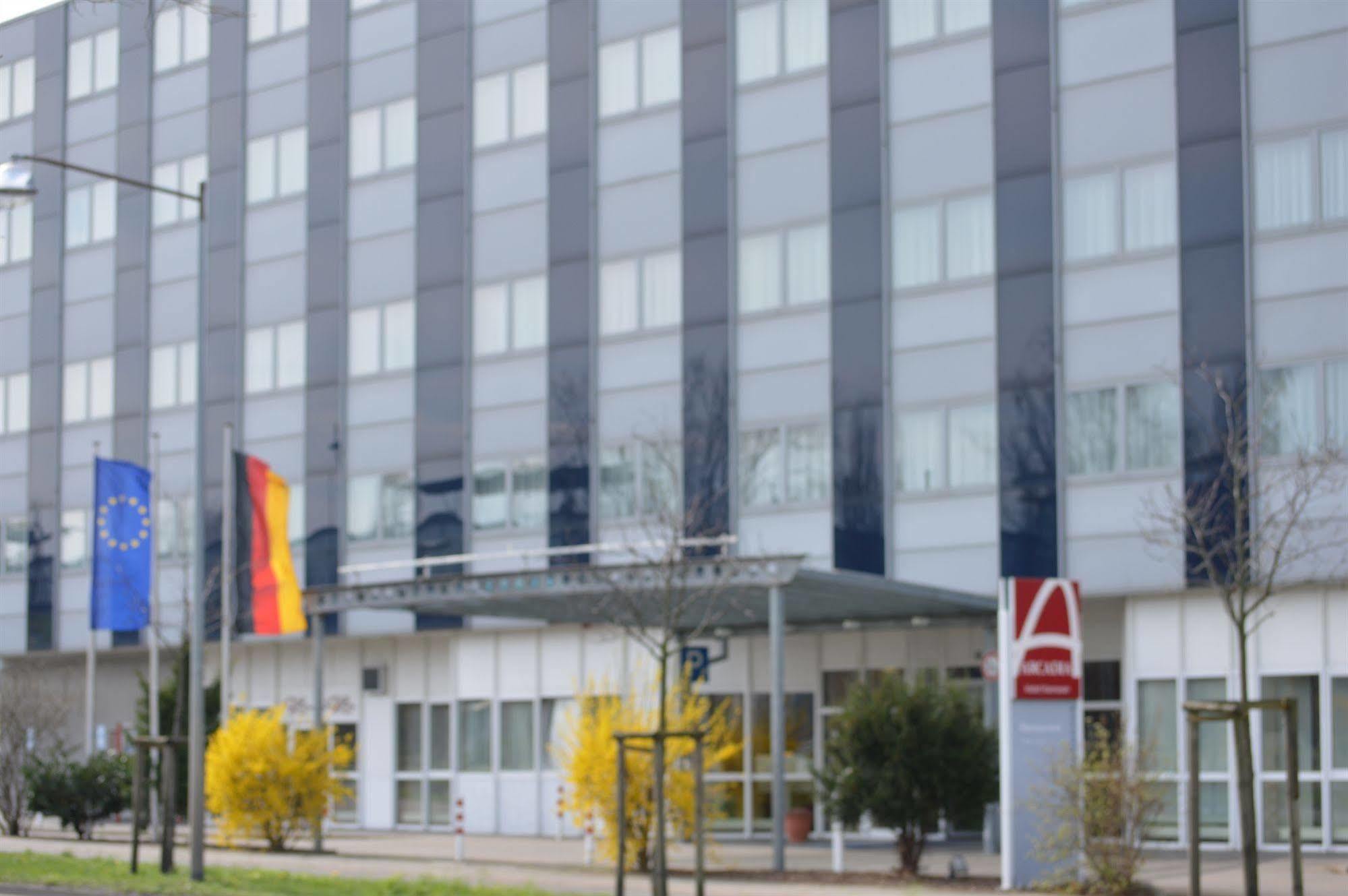 Ramada By Wyndham Hannover Messe Hotel 3*