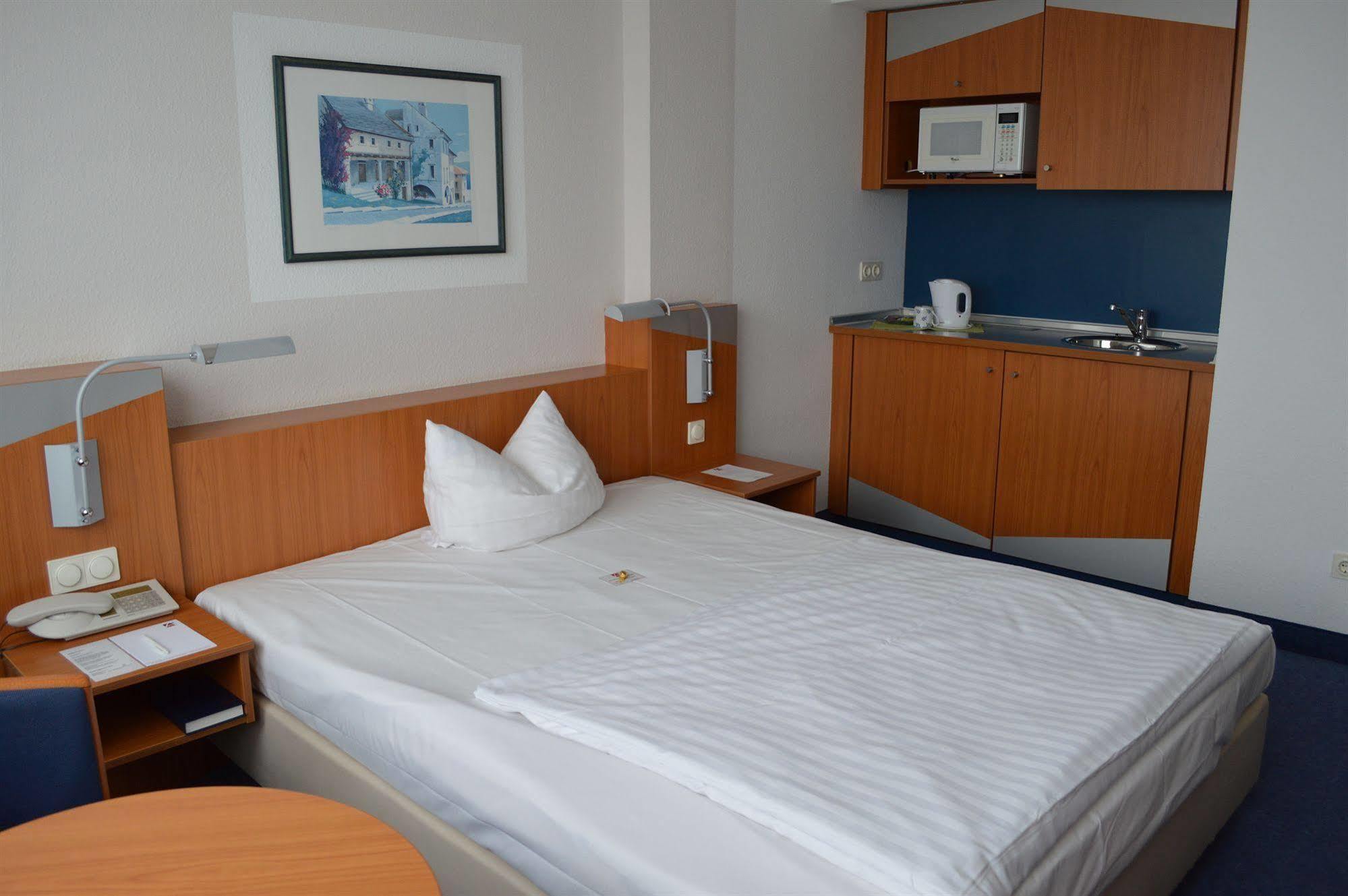 Ramada By Wyndham Hannover Messe Hotel Laatzen